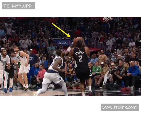 勇士赛场爆发小插曲，裁判如何处理？