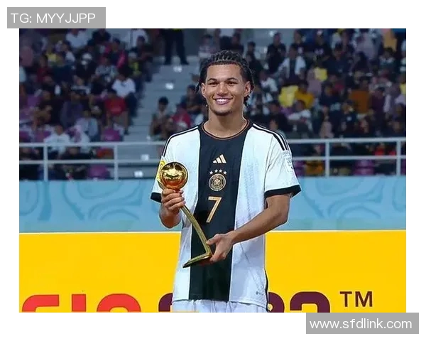 金球奖荣获月度最佳球员，实至名归